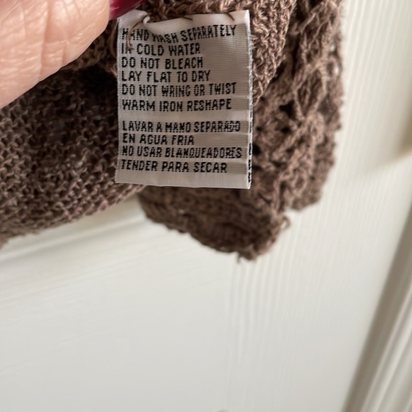 Beautiful Crocheted Look Women’s Sweater/Cardigan - Picture 13 of 15